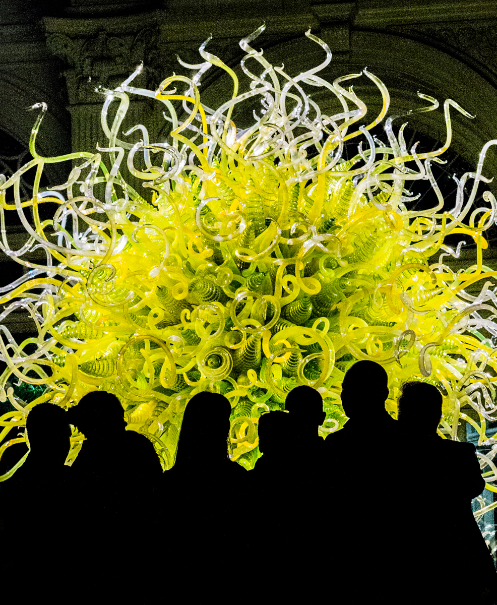 Dale Chihuly glass sculpture SOL DEL CITRON at the New York Botanical Garden with spectators (2017) | Photo by Mike Hudak.